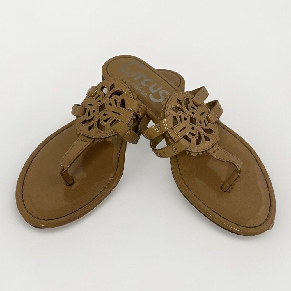 Circus by Sam Edelman Cherri Size 7.5 Medallion Thong Sandals Flat Beige